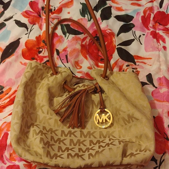 Michael Kors Ring Tote - Picture 2 of 7