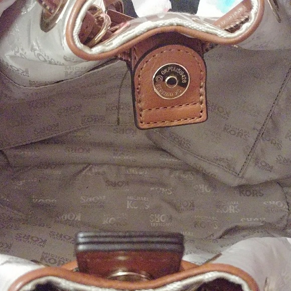 Michael Kors Ring Tote - Picture 6 of 7