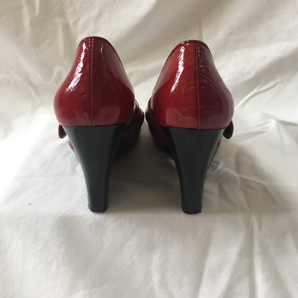 BCBG wedges - Picture 3 of 4