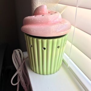 Scentsy cupcake warmer