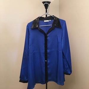JOAN RIVERS LONG SLEEVE BLUE BUTTON UP