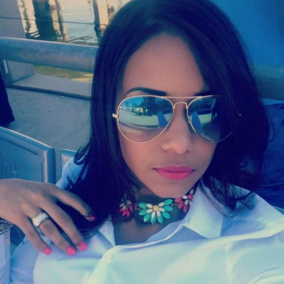 Meet your Posher, Elizabeth - Picture 1 of 1