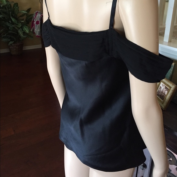 Black of the shoulder black blouse - Picture 5 of 8