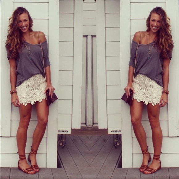 Crochet mini skirt - Picture 2 of 3