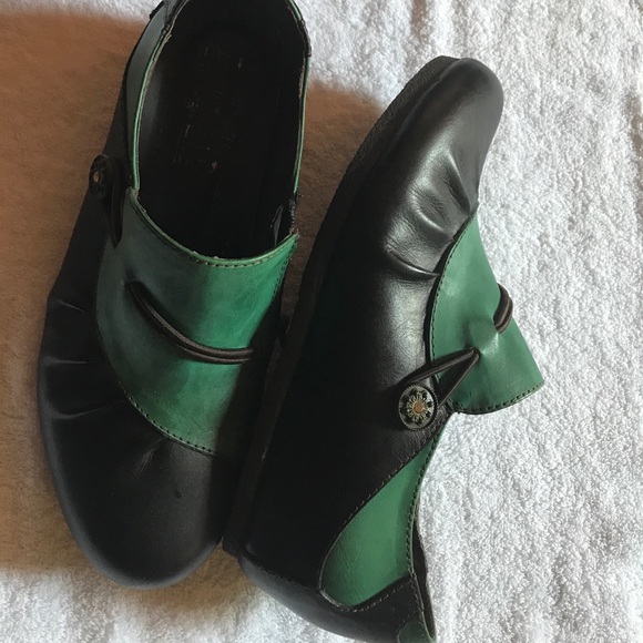 Size 9 black and teal leather flats - Picture 2 of 4