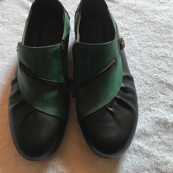 Size 9 black and teal leather flats - Picture 4 of 4