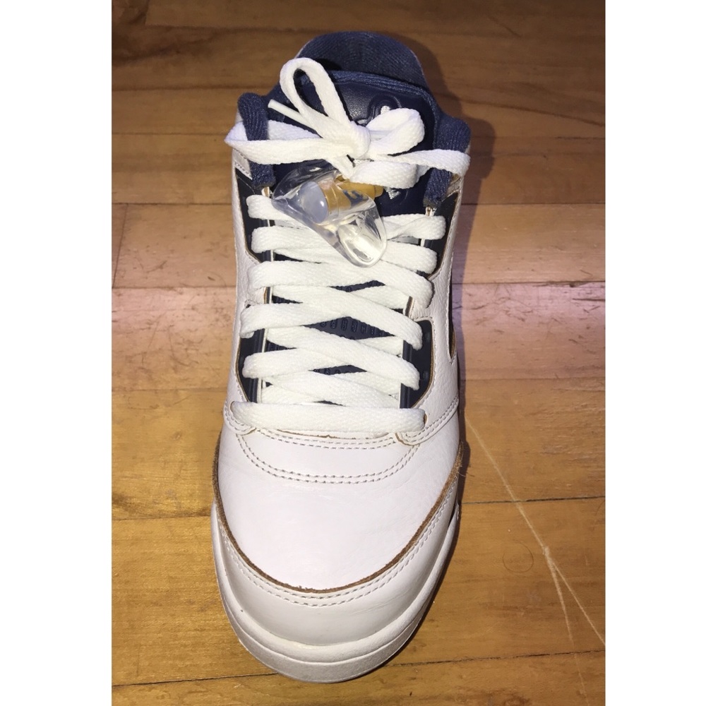 Retro Jordan 5’s “dunk from above”