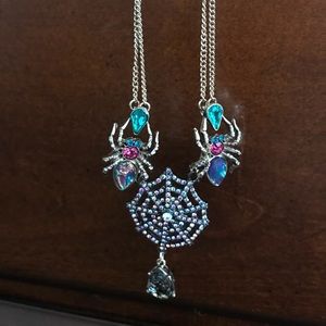 BETSEY JOHNSON STATEMENT NECKLACE