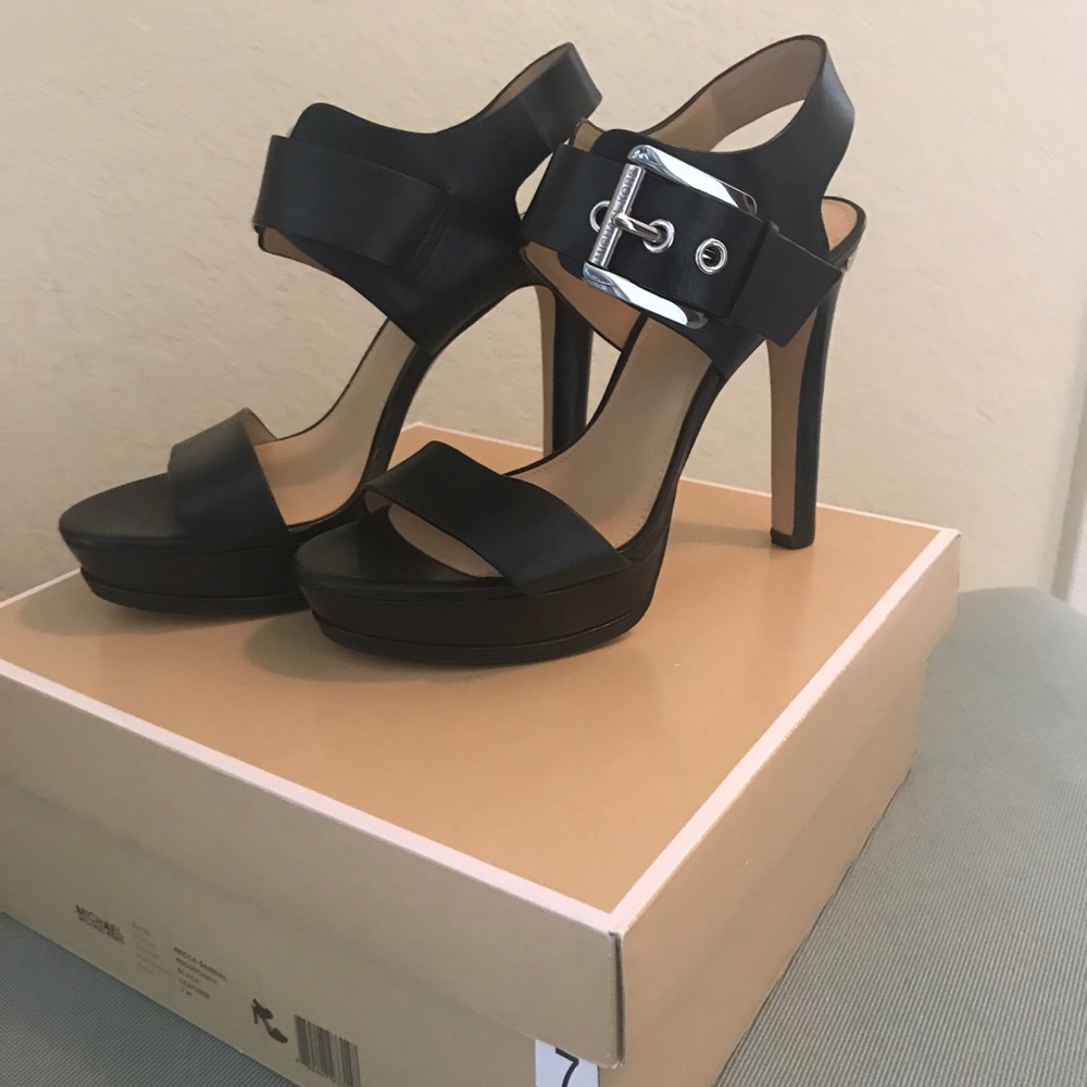 Michael Kors Size 7