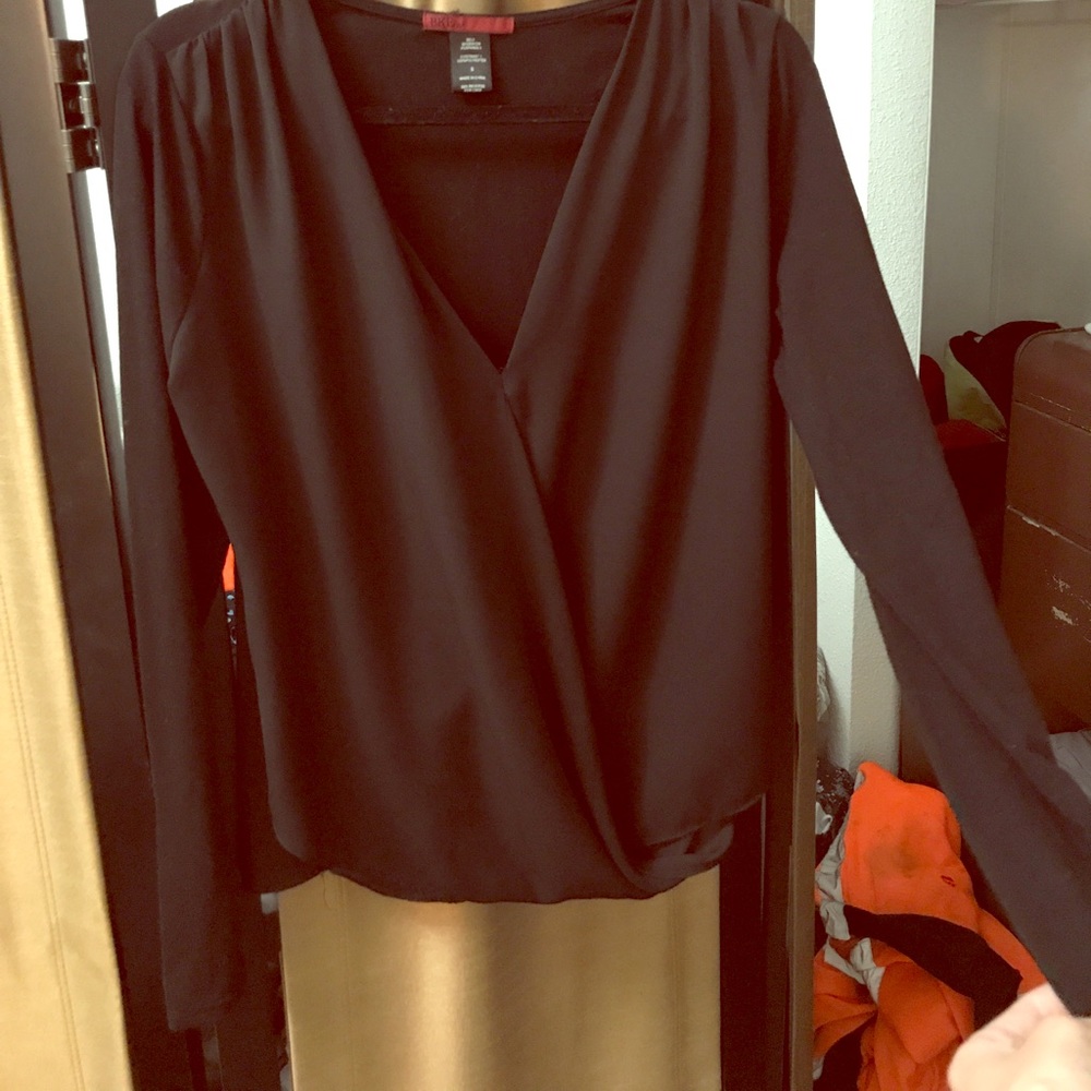 Long sleeve V-neck shirt
