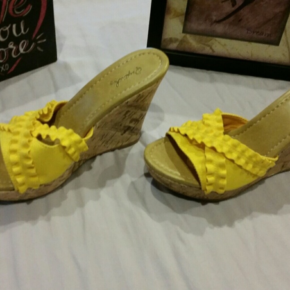 Shoes - Picture 4 of 5