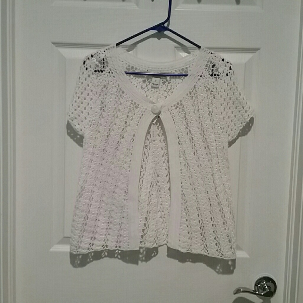 Beautiful white crocheted M short sleeve cardigan