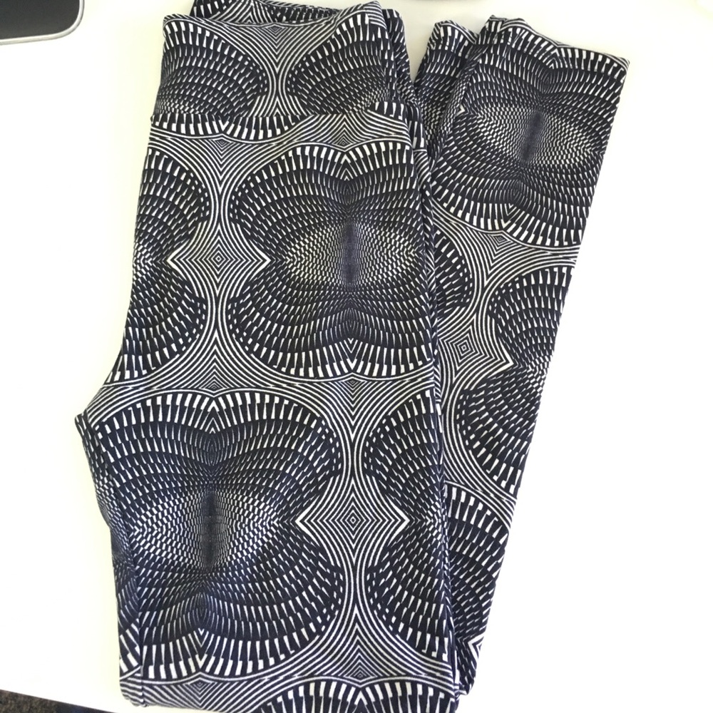 Lularoe OS Black & White Geometric Leggings