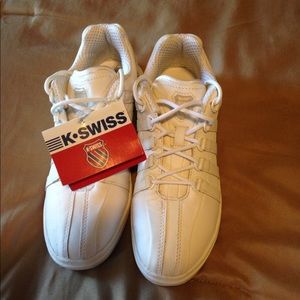 Woman's sneakers size 6 NEW