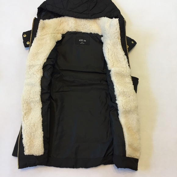 NWT Large Quilted Vest Faux Shearling Lined Black - Picture 4 of 8
