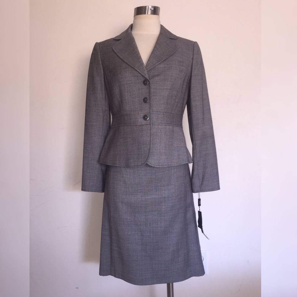 Brand new Tahari suit size 4P