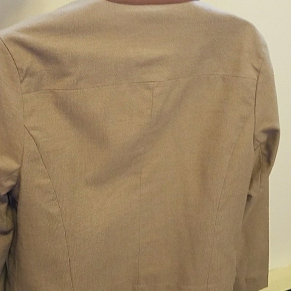 Blazer - Picture 3 of 6