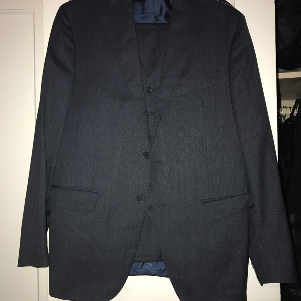 $2400 Napoli Navy Textured Lana 3 Piece Suit Set