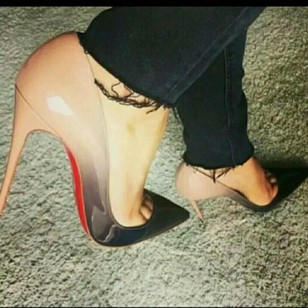 NIB BLACK / NUDE OMBRE HEELS