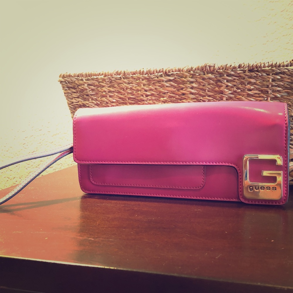 Guess clutch