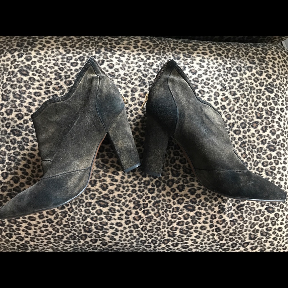 Lola Cruz ankle boots