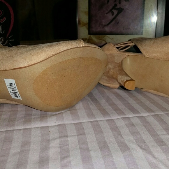 Shoes - Picture 3 of 4