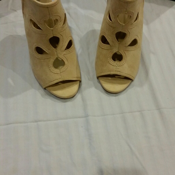 Shoes - Picture 4 of 4