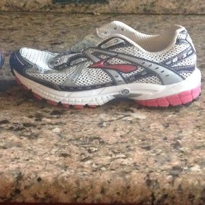 brooks gts go2 series