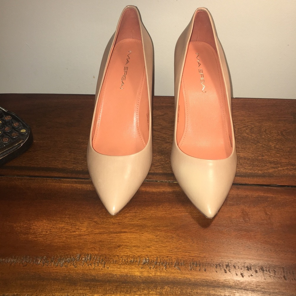 Via Spiga leather pumps.