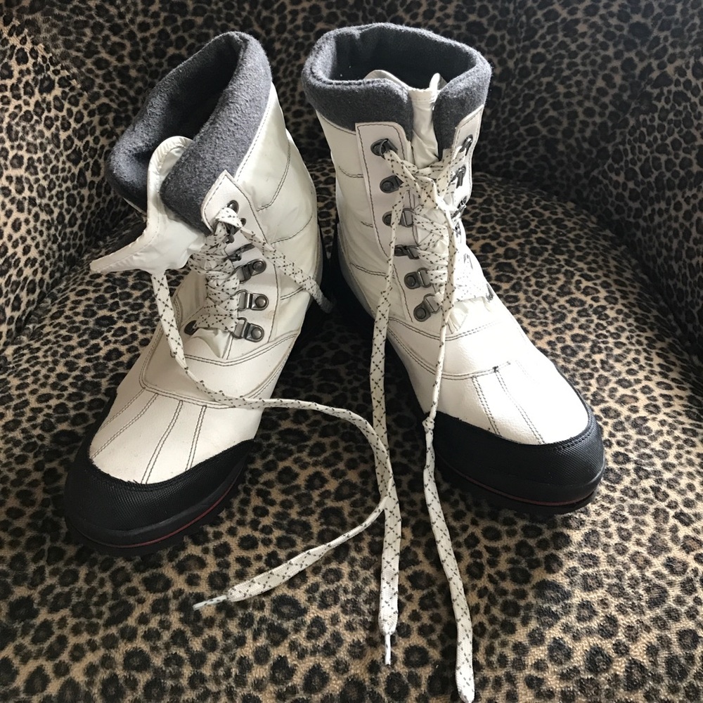 Cougar white ski boots!