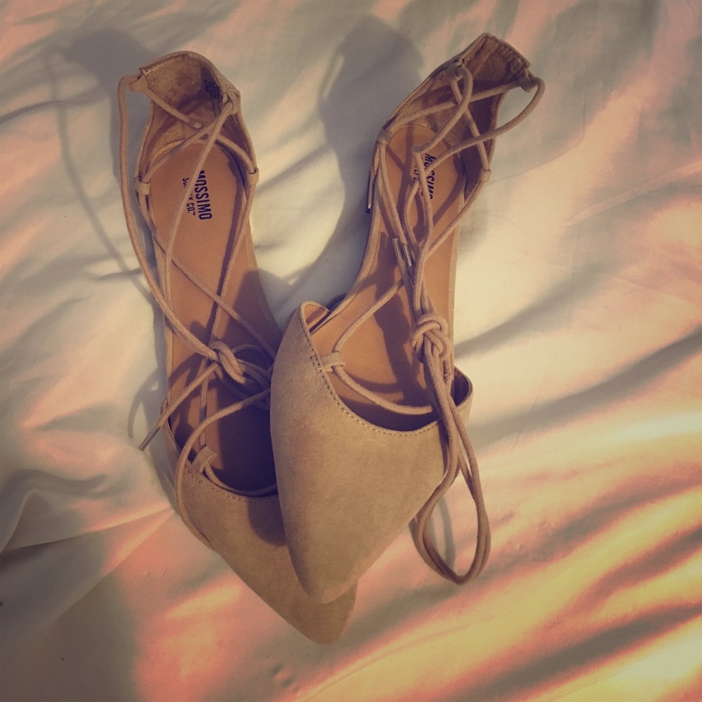 Nude tie flats 🎀