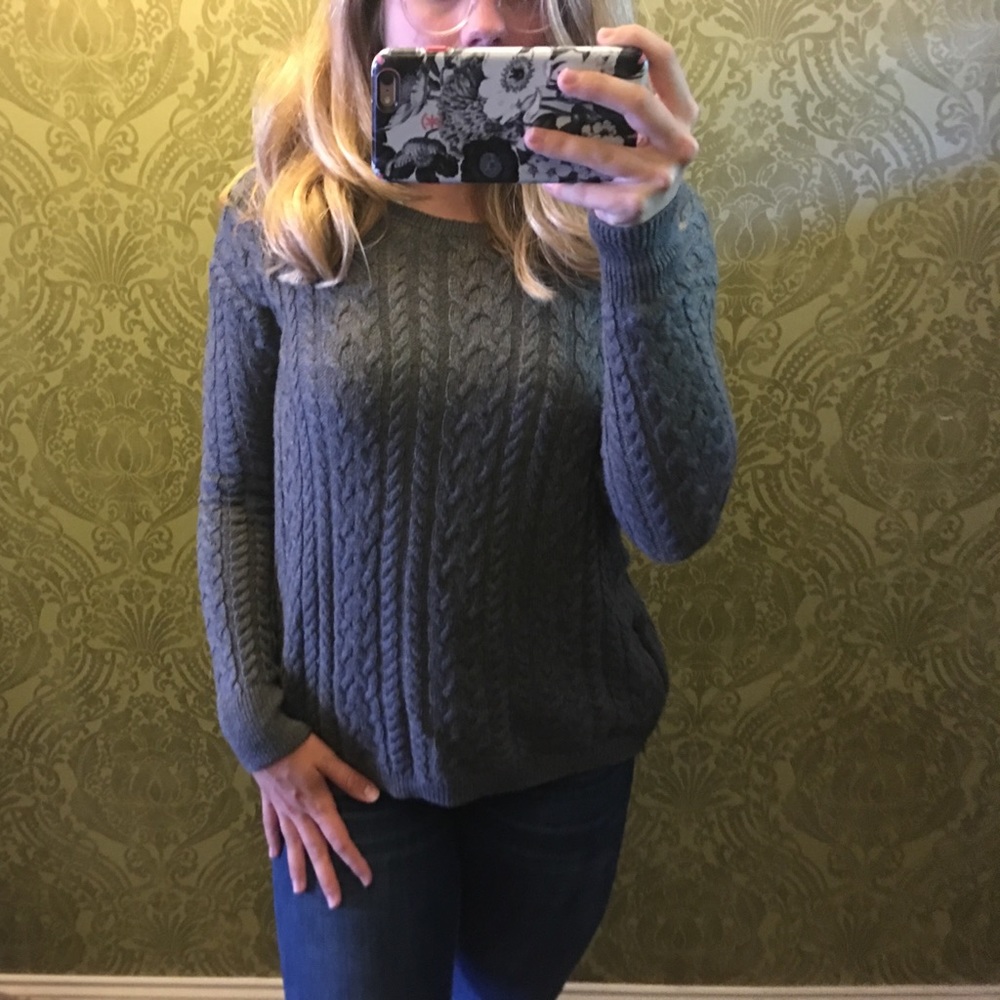 American Eagle gray knit sweater