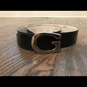 Gucci black leather belt with silver G