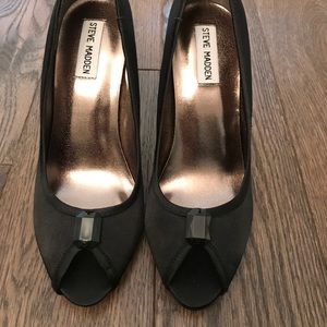 Steven Madden Black Satin Pumps