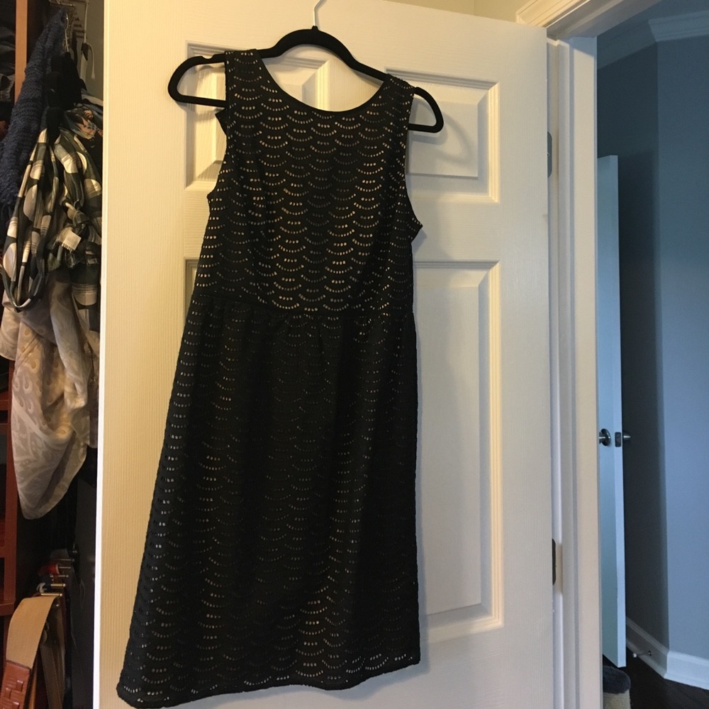 Black sleeveless dress