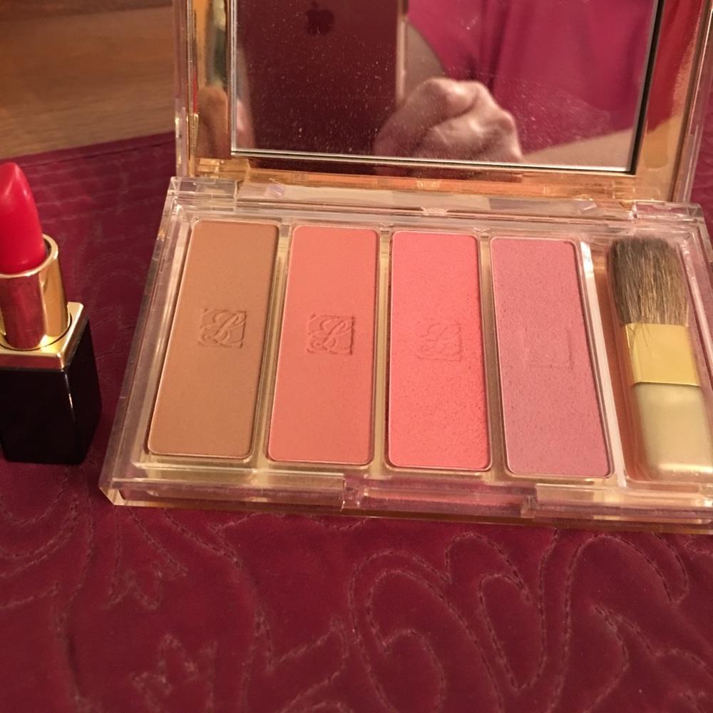 Eater Lauder Compact