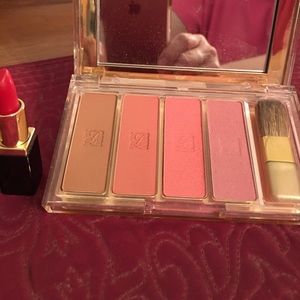 Eater Lauder Compact