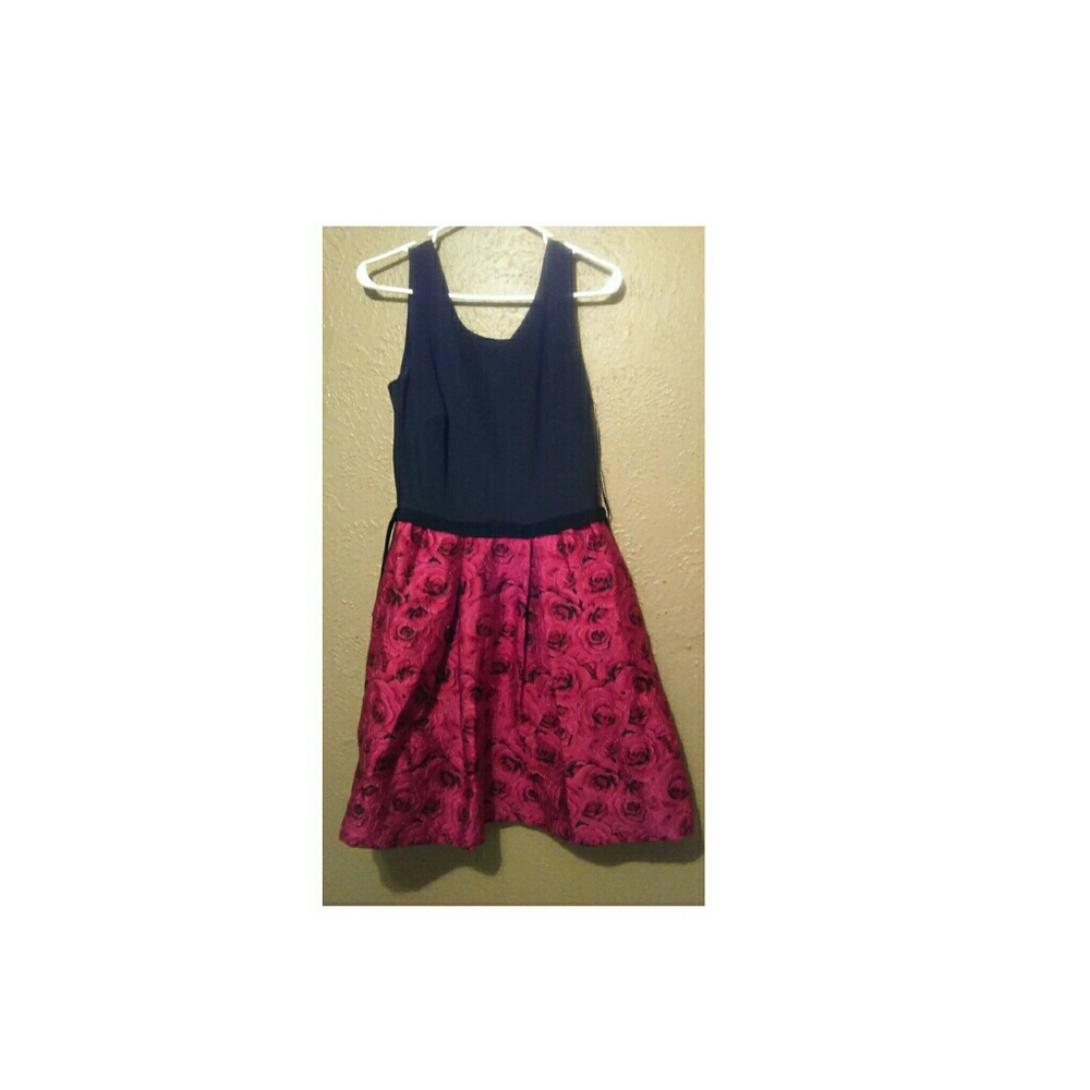 Dress - Picture 2 of 3