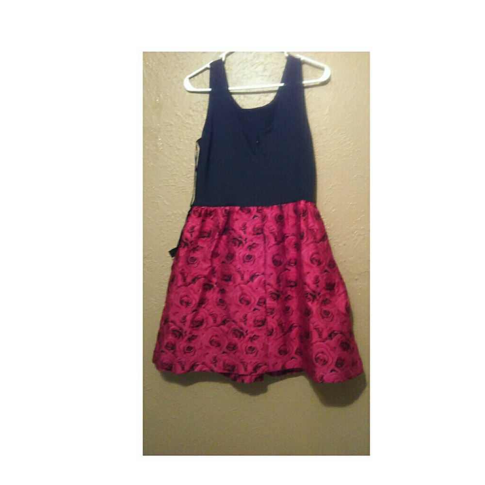 Dress - Picture 3 of 3