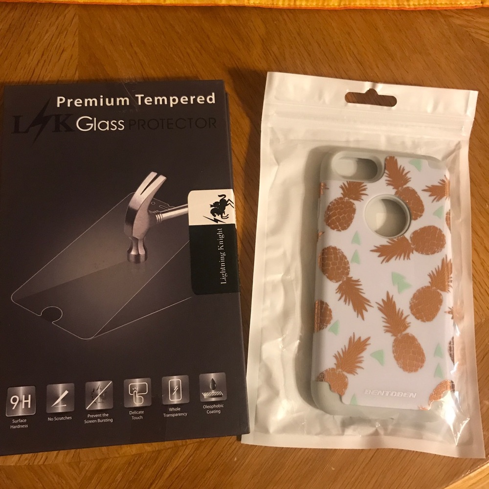 I phone 7/8 screen protector and pineapple case!🍍