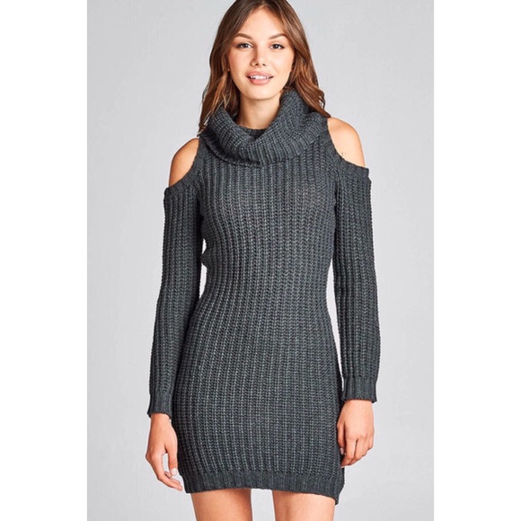 šLong sleeve turtle neck cold shoulderš - Picture 2 of 5