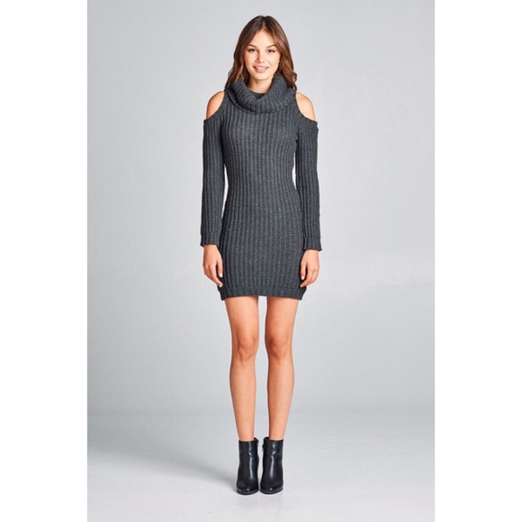 šLong sleeve turtle neck cold shoulderš - Picture 3 of 5