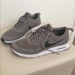 Nike Air Theas
