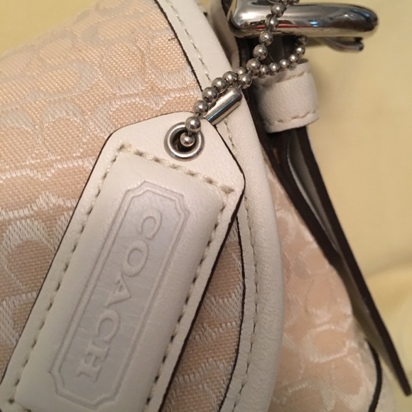 Handbags - Picture 3 of 3