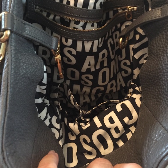 EUC Marc Jacobs leather handbag - Picture 2 of 2