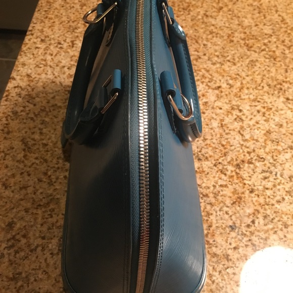 Louis Vuitton Bag - Picture 3 of 5