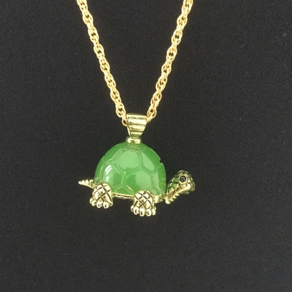 Joan Rivers Jewelry - ⚡️SALE! Joan Rivers turtle pendant necklace