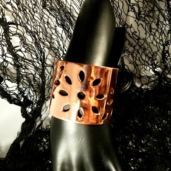 🌼Handmade Flower 🌼🌻🌼Patterned Copper Cuff🌼 - Picture 2 of 5