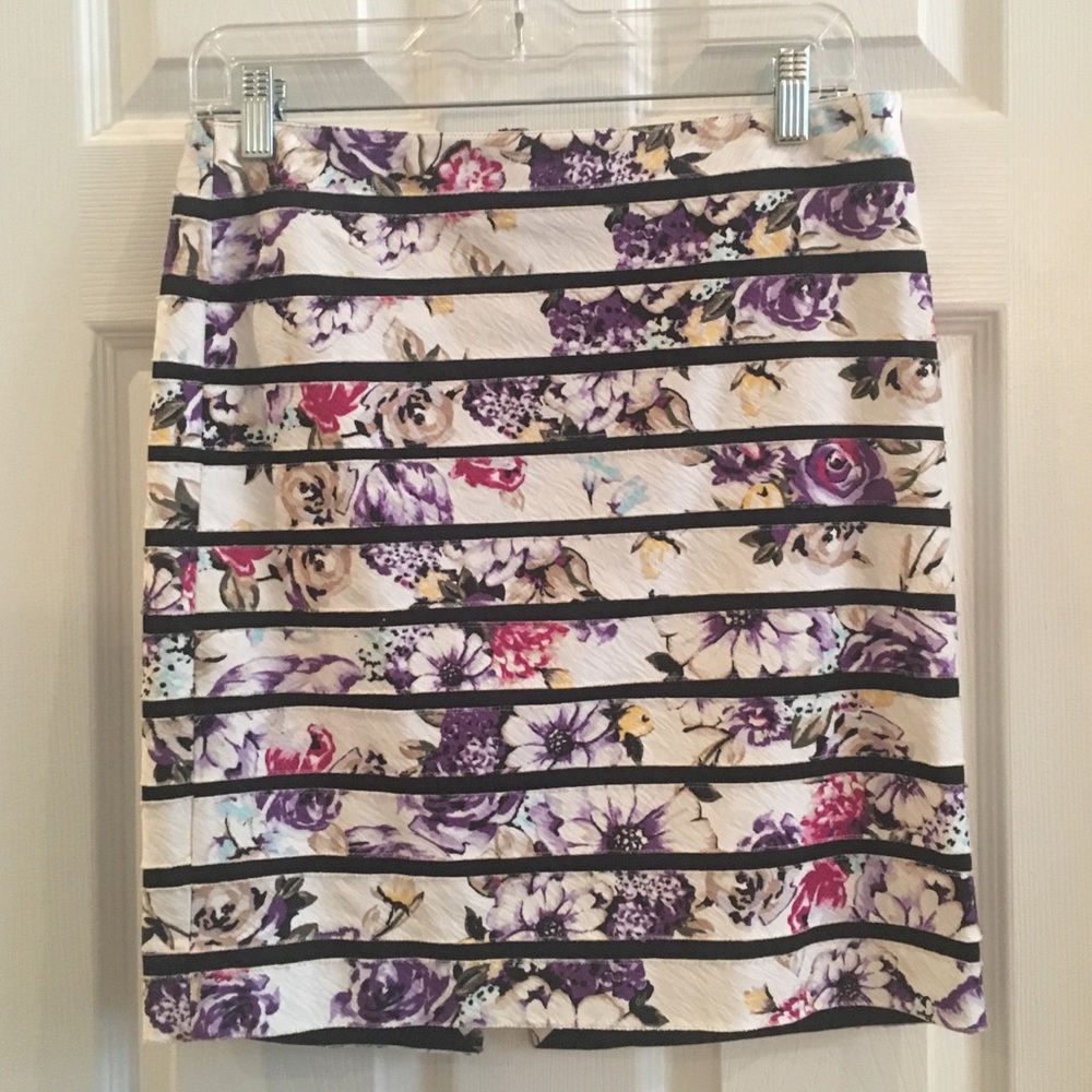 EUC - WHBM floral tiered pencil skirt size 4