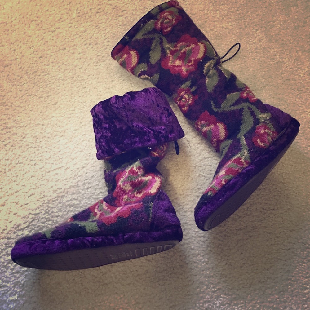 Muk Luk boot slippers.